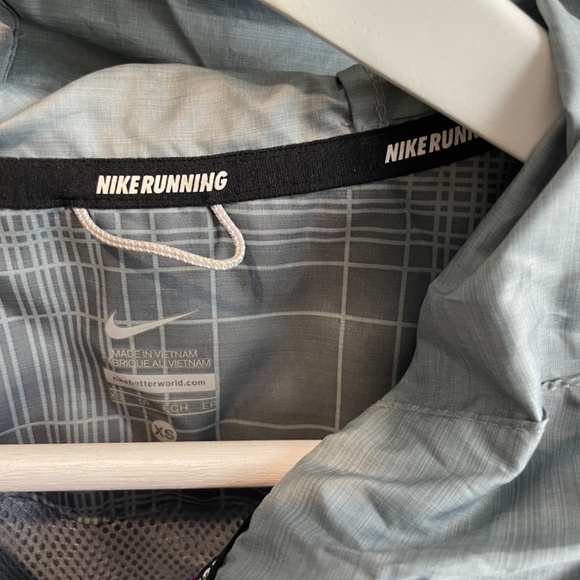 Nike running jacket XS - Picture 3 of 3